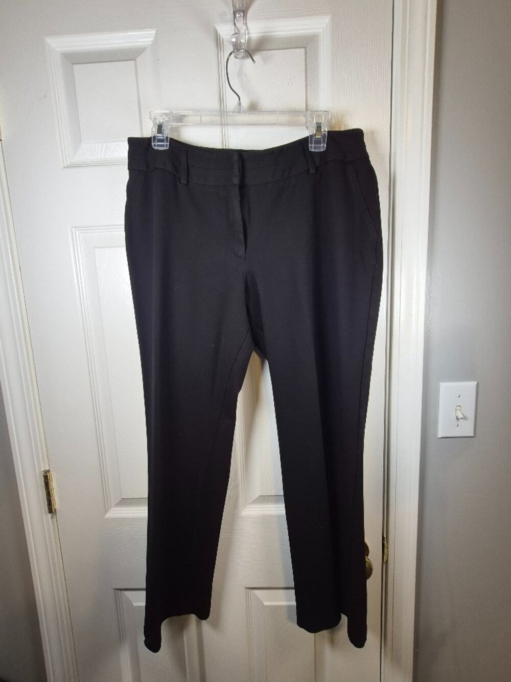 Chicos Pants Womens 2.5 Short Black Stretch Career Workwear Classic Front Zip
